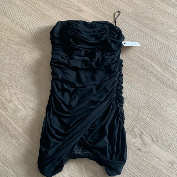 Dresses & Skirts - Black New Year’s Eve dress. Strapless ruched with leg slit. Structured bra